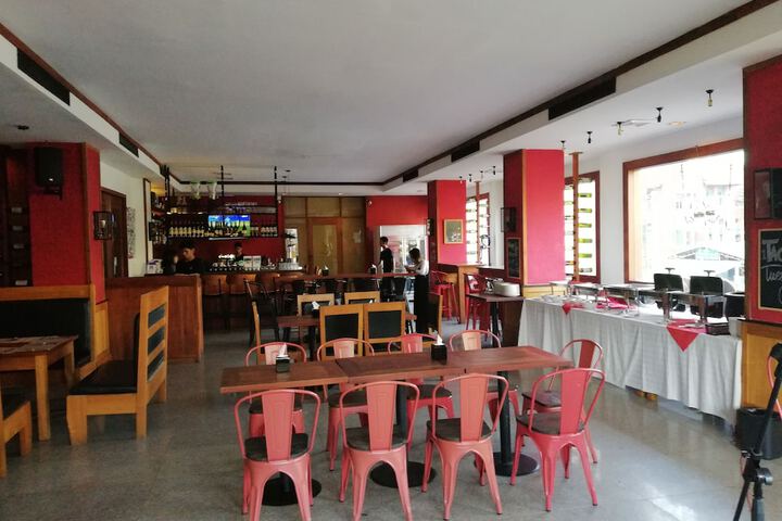 Lounge 44 of 72