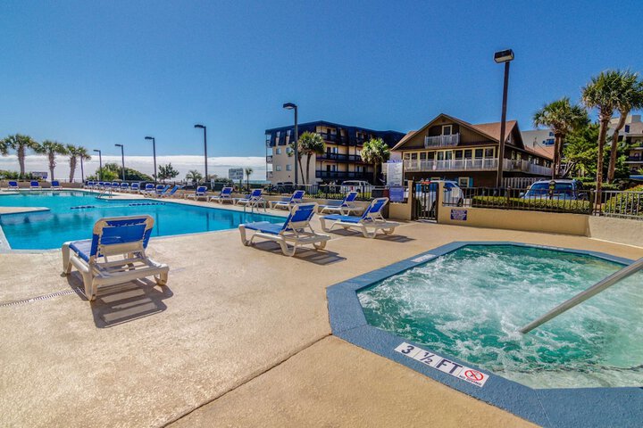 Hotel Pool