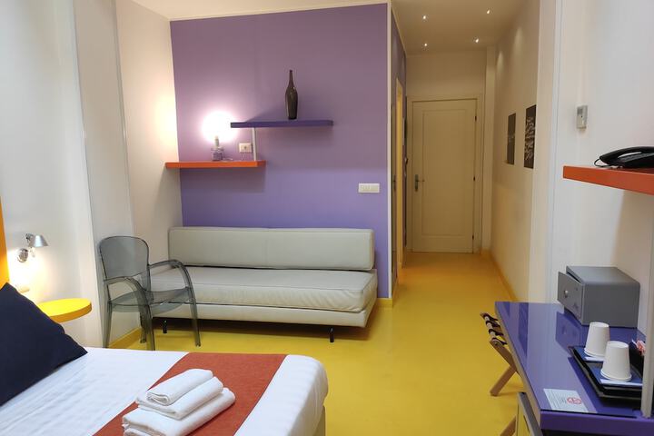 Room 35 of 144