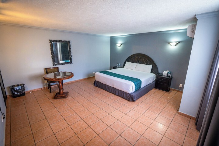 Room 32 of 179