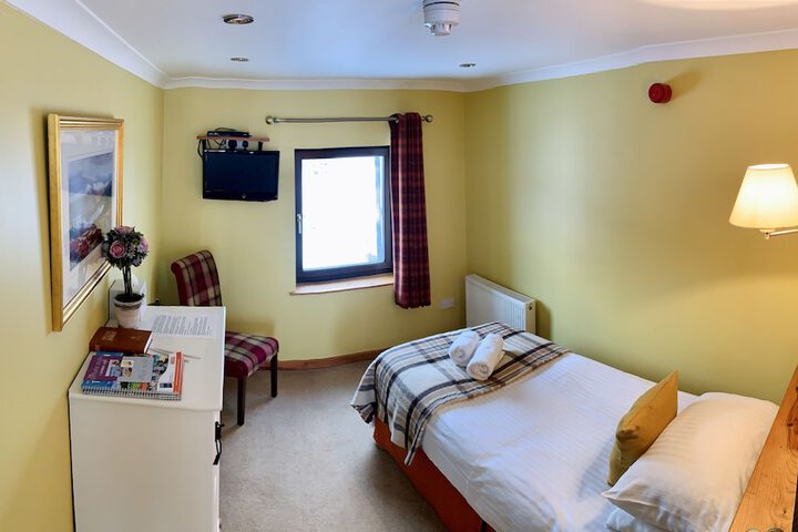 Room 2 of 133