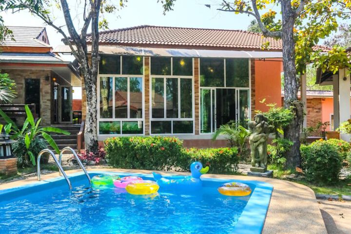 Phalaburi Resort by dreamhouse