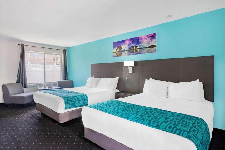 1 Queen Bed (12 of 25)