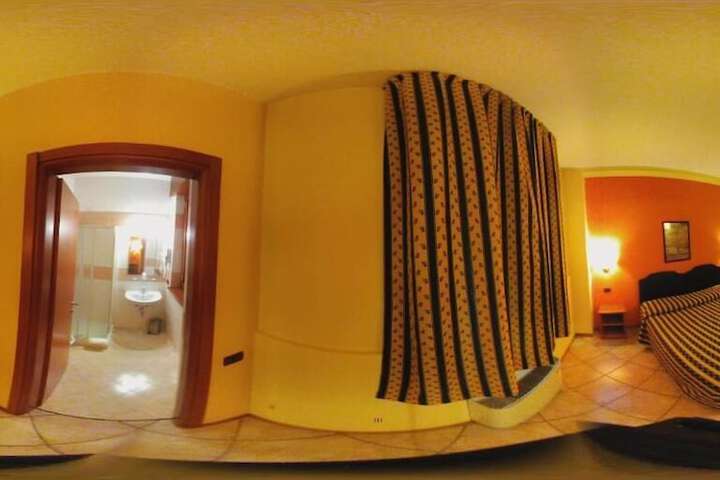 Room 25 of 58