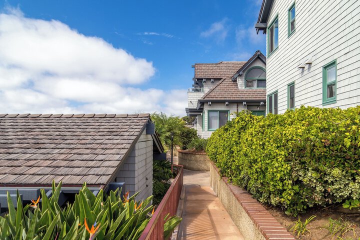 Hotel Exterior 65 of 75