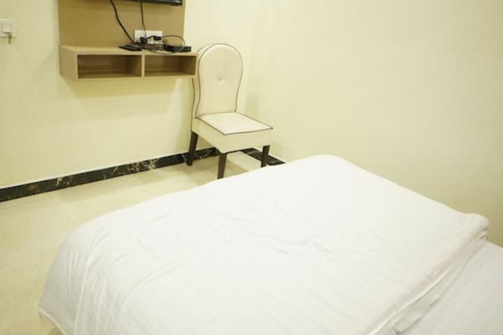 Room 7 of 18