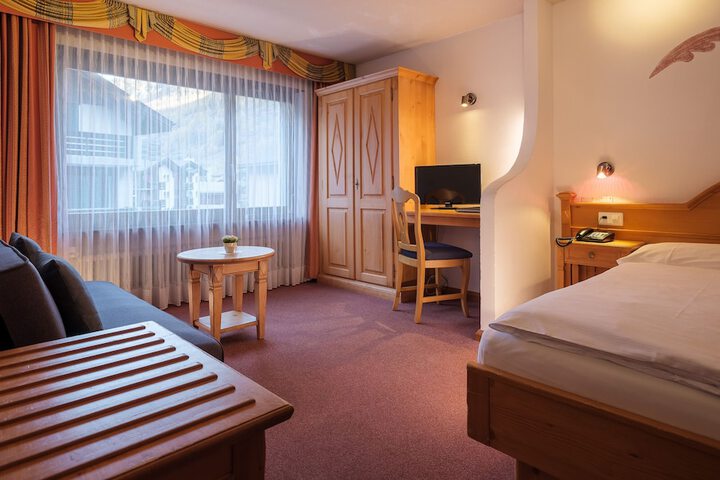 Room 16 of 49