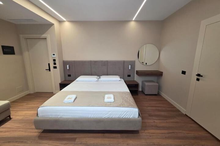 Room 32 of 104