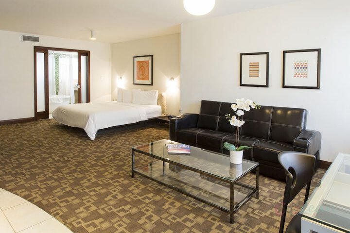 Room 26 of 38