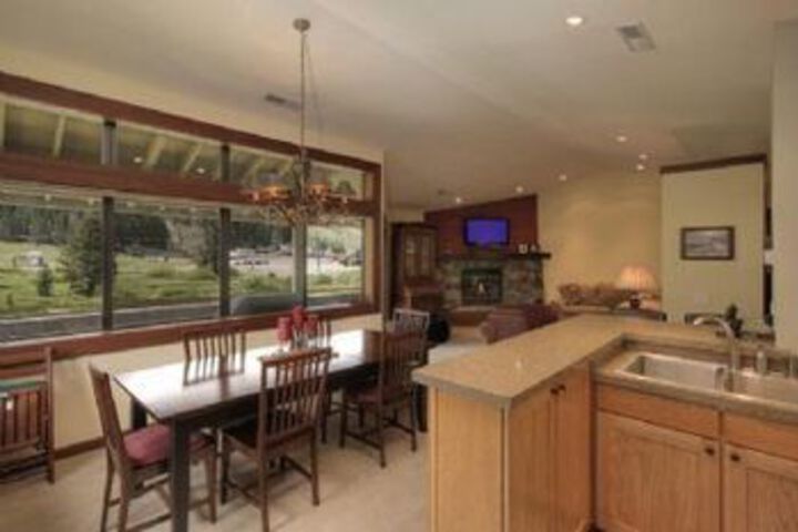Room 8 of 12