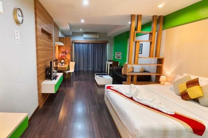 Room 6 of 30