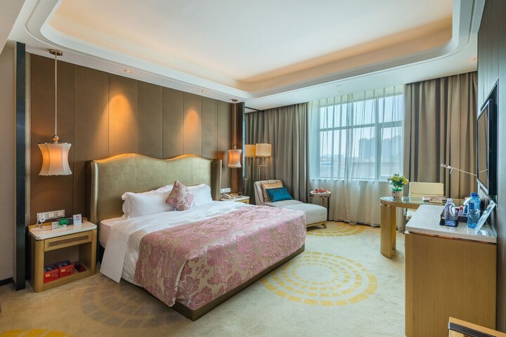 Room 6 of 19