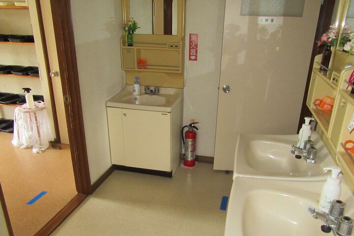 Room 13 of 38