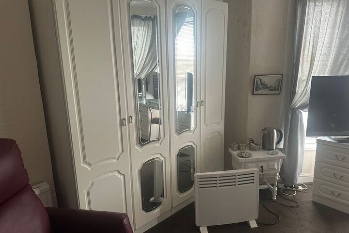 Room 16 of 32