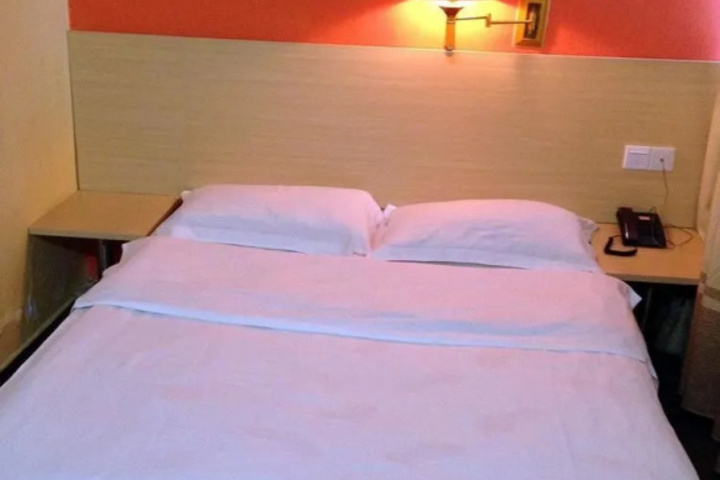 Room 5 of 6