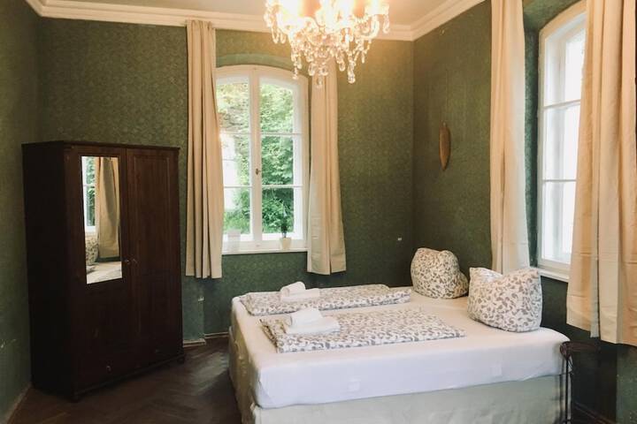 Room 34 of 47