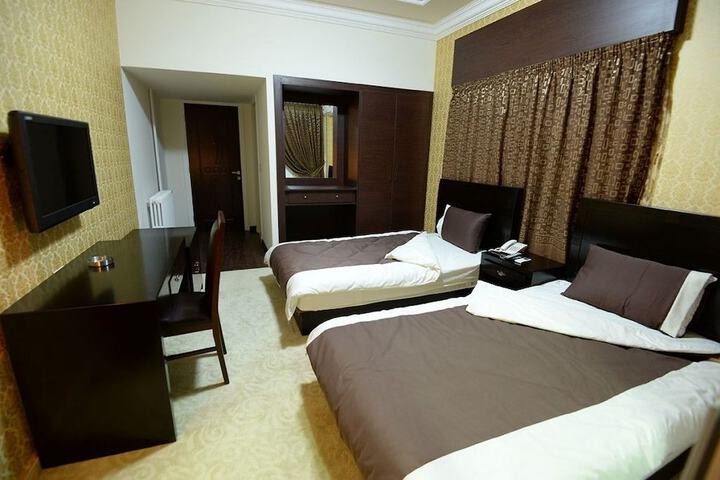 Room 8 of 17