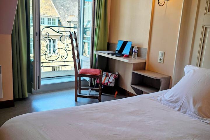 Room 2 of 89