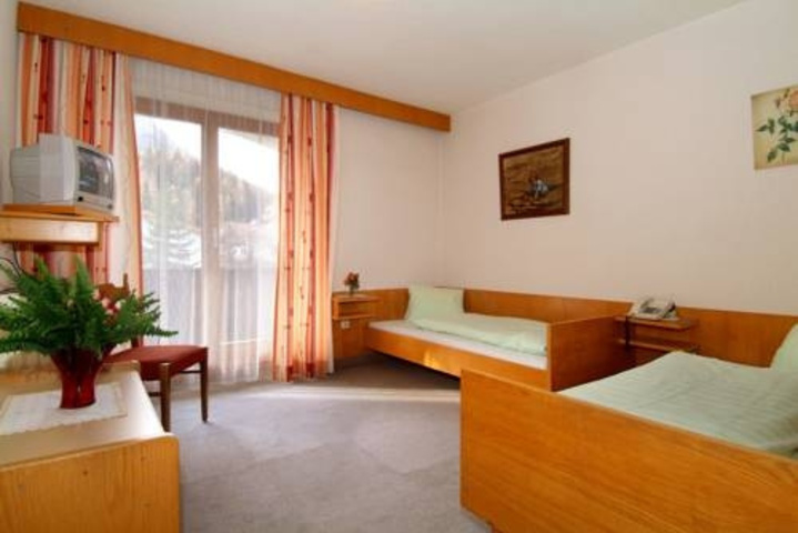 Room 2 of 16