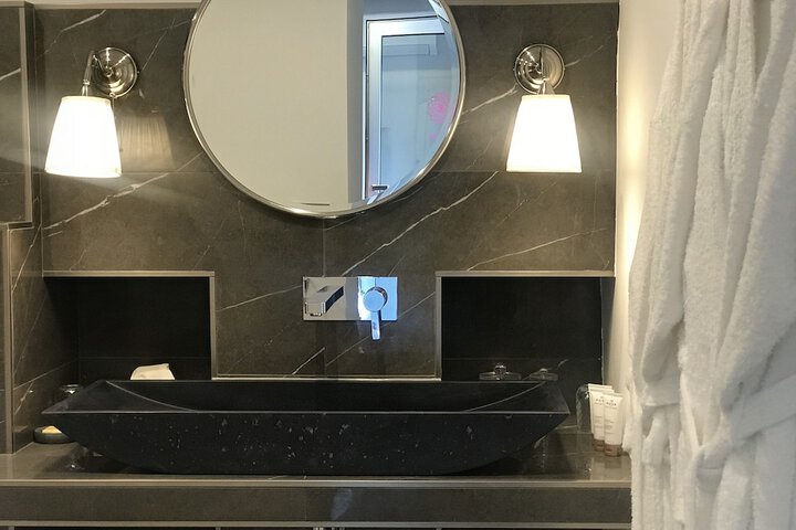 Room 12 of 76