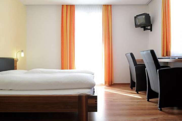 Room 3 of 52