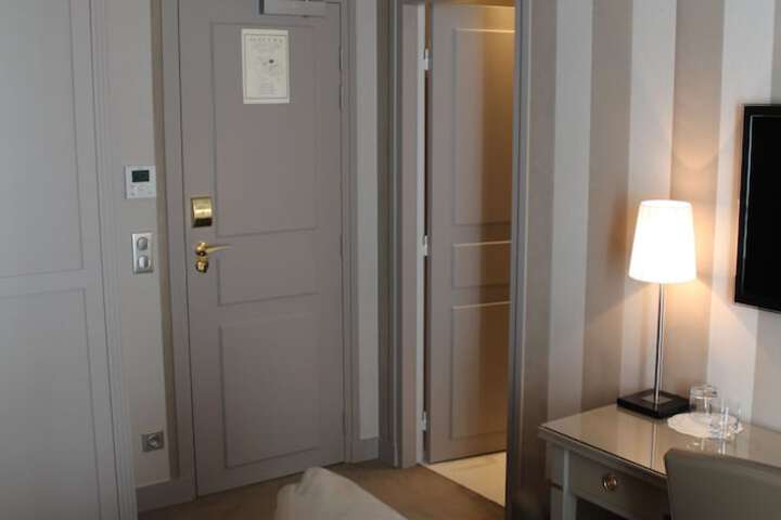 Room 12 of 65