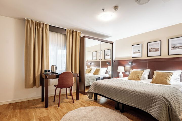 Room 27 of 185