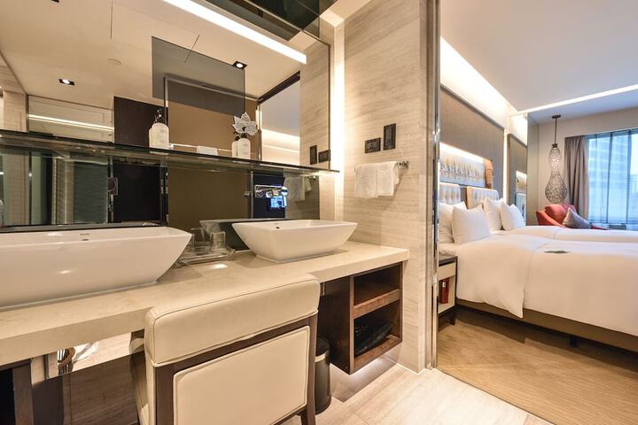 Room 10 of 41