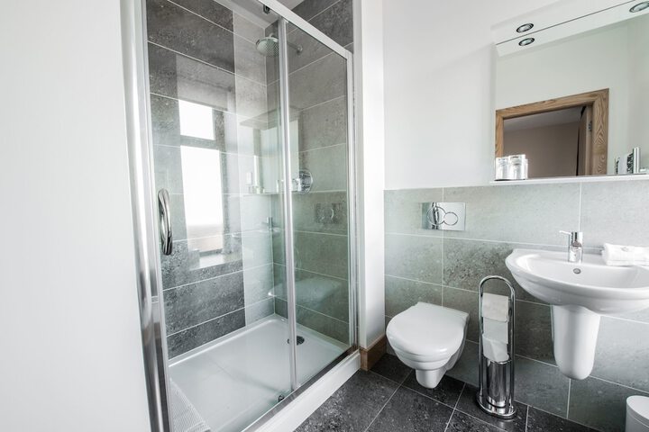 Room 17 of 34