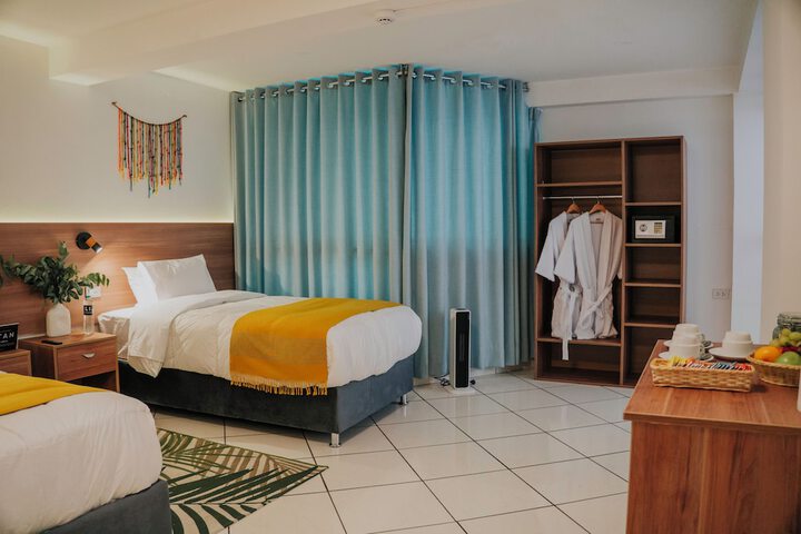 Room 11 of 28
