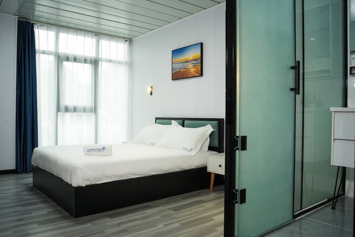 Room 4 of 18