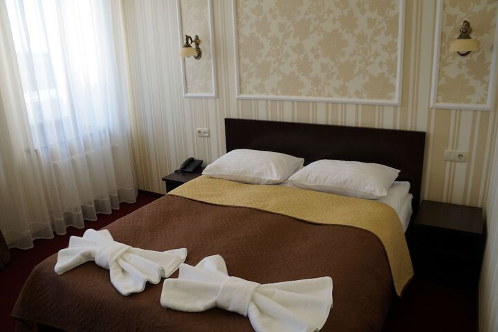 Room 2 of 35