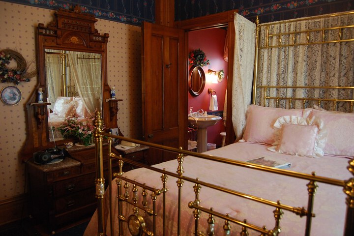 Room 7 of 51