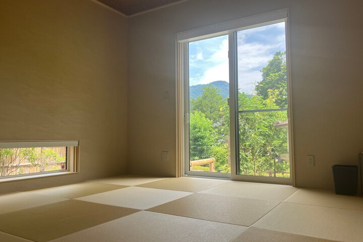 Room 4 of 48