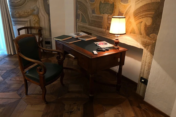 Room 4 of 23