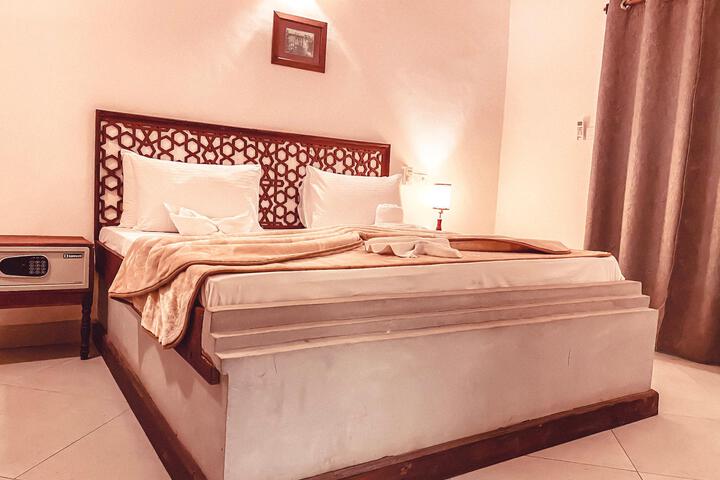 Room 4 of 91
