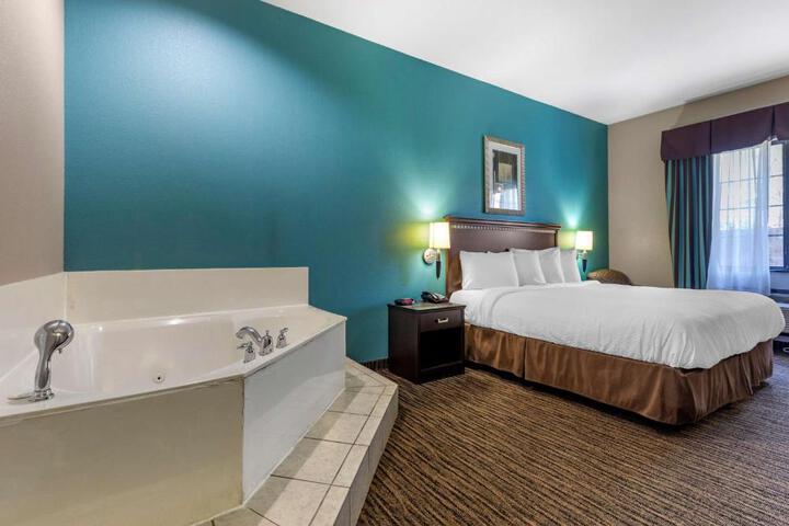 1 King Bed High Speed Internet Accessible Desk and Executive Chair Lounge Chair and Ottoman (10 of 10)