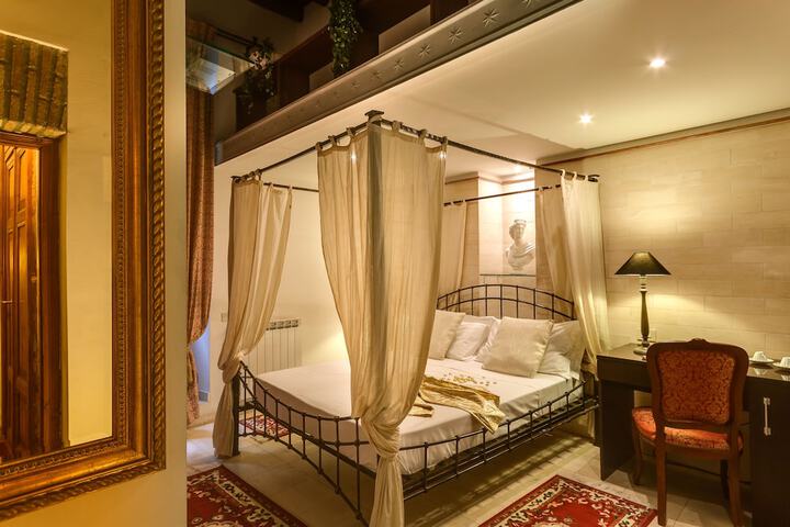 Room 43 of 70
