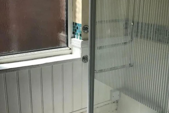 Room 18 of 28