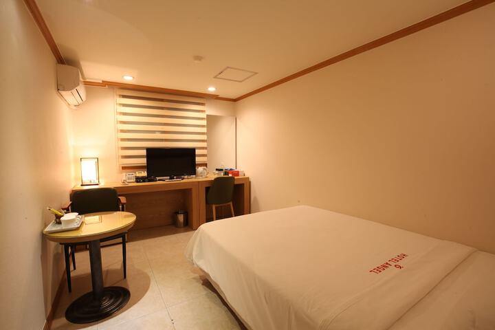 Room 13 of 60