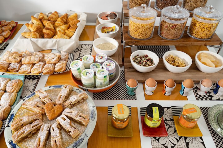 Breakfast/Coffee Service 56 of 61