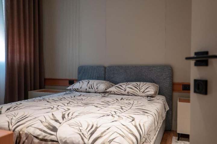 Room 2 of 95