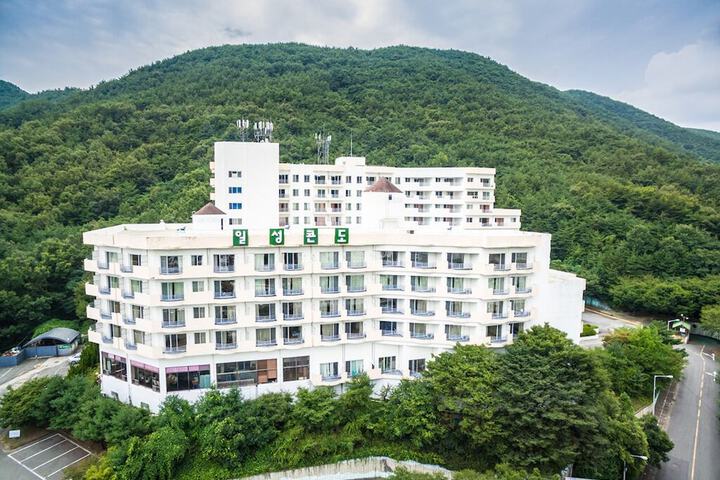 Hotel 11 of 12