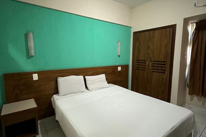 Room 2 of 32