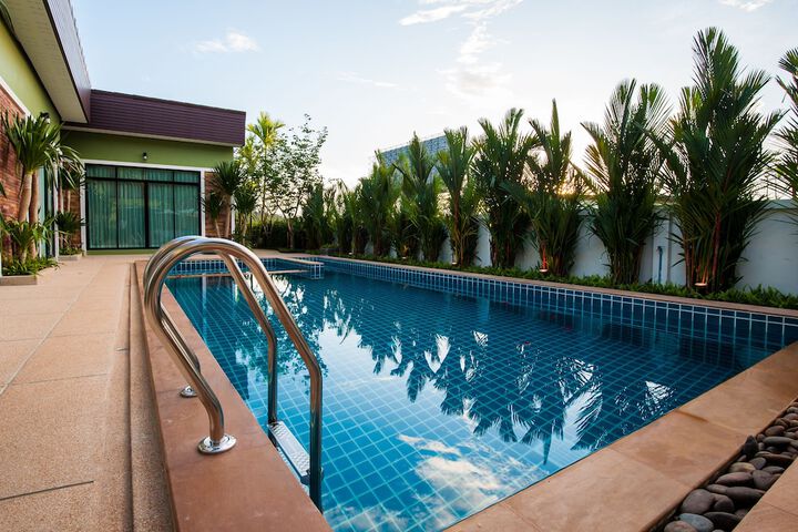 Pools & Facilities