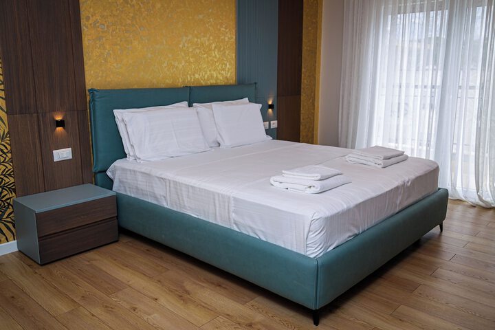 Room 6 of 120
