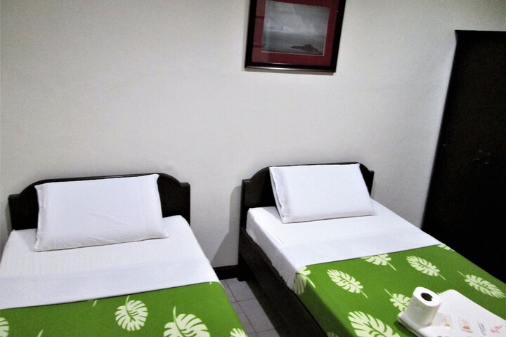 Room 8 of 23