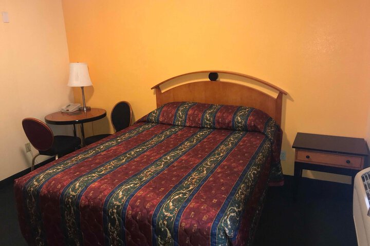 Room 6 of 16