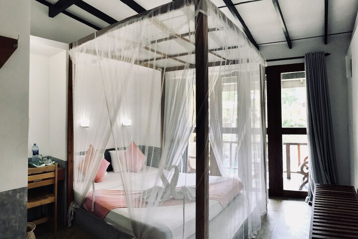 Room 8 of 63