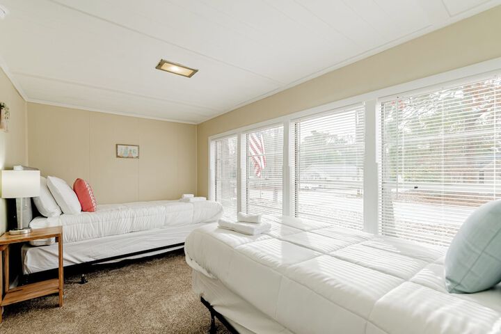 Room 3 of 27